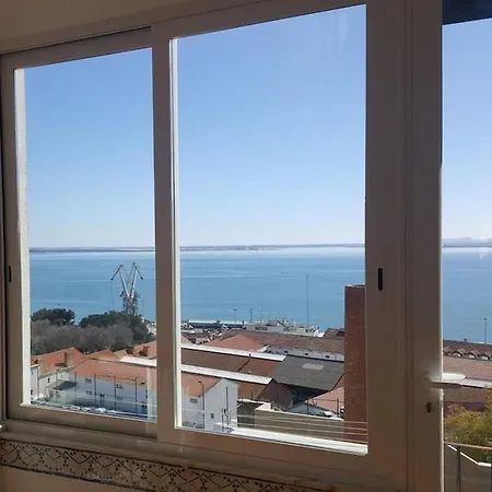 Tagus Sunrise In By Innkeeper * Лісабон
